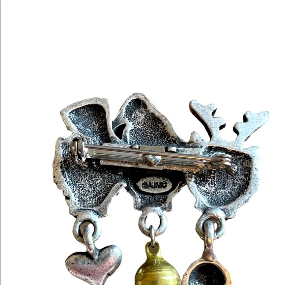 Three Cats Christmas Brooch - Picture 2 of 2